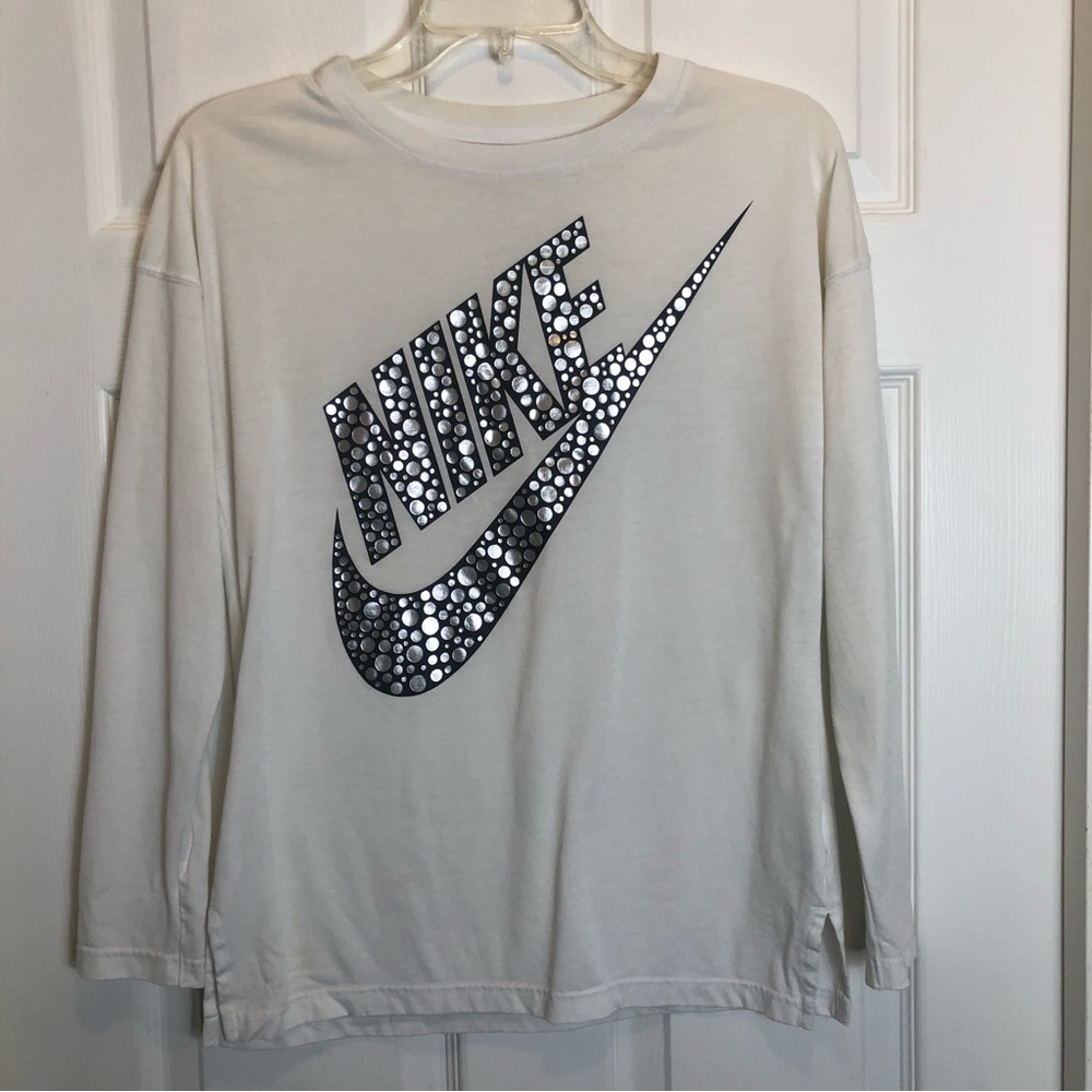 Nike Long Sleeve T Shirt with Black Nike and Sliver Circles   Size Youth XL